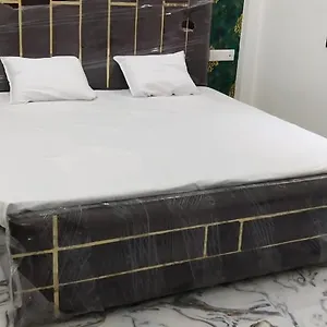 Guest house Gayatri Grand Paying, Varanasi